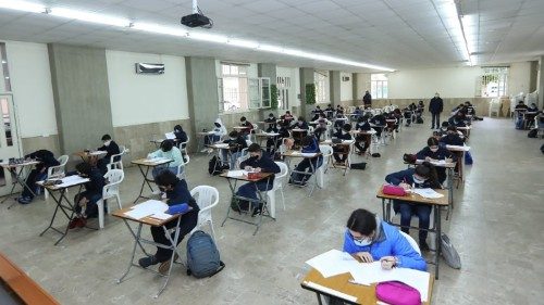 Libano-Beirut-lezioni-mascherine-esplosione-porto-2020-Covid-19-La-Salle-scuola-2.jpg